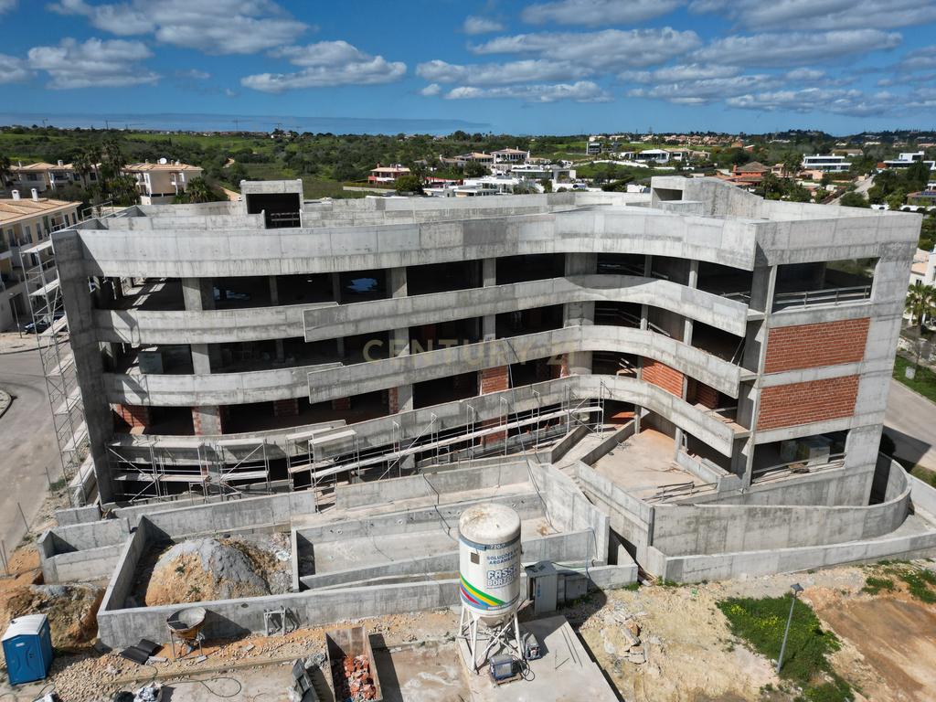 Apartamento Moderno T2 em construção no Porto de Mós em Lagos - Image 8