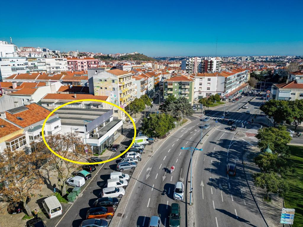 Edificio Comércio  - Centro da Amadora,  Rua Gonçalves Ramos - Image 4