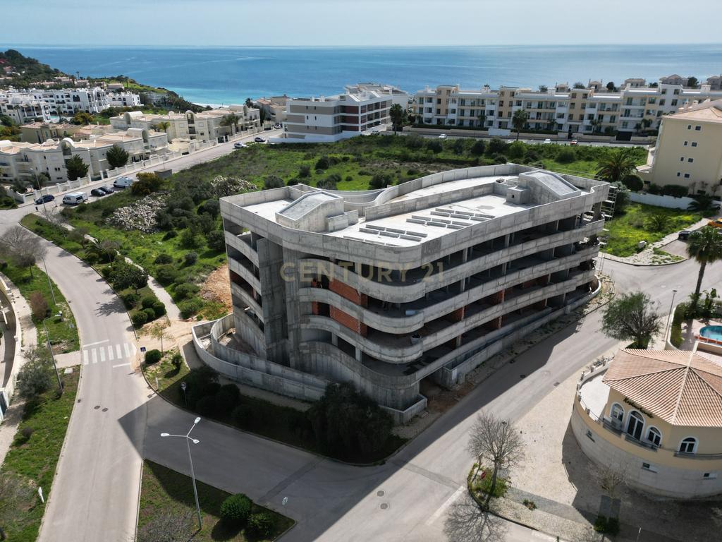 Apartamento Moderno T2 em construção no Porto de Mós em Lagos - Image 5