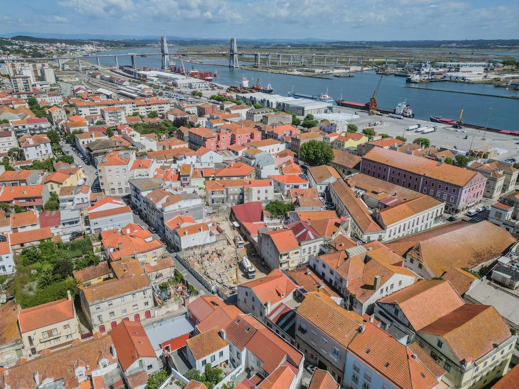 Oficina de Serralharia Civil e Mecânica na Rua das Rosas, nº23, em Figueira da Foz - Image 22