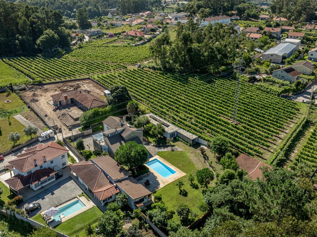 Moradia com Piscina e Jardim - Felgueiras - Image 8