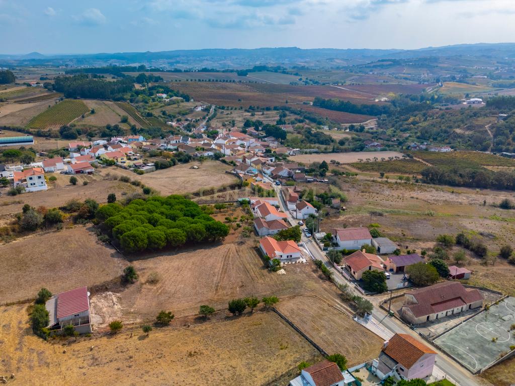 Moradia com Amplo Terreno em Alenquer - Oportunidade Única! - Image 37