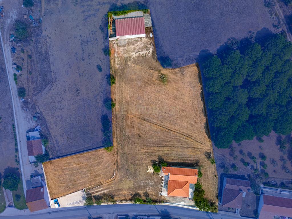Moradia com Amplo Terreno em Alenquer - Oportunidade Única! - Image 9