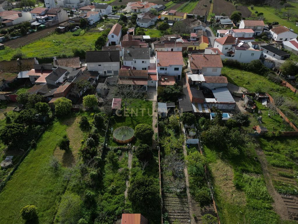 Moradia T8 com piso térreo adaptado, pátio interior, churrasqueira, jardim e horta no Paião, Figueira da Foz - Image 7
