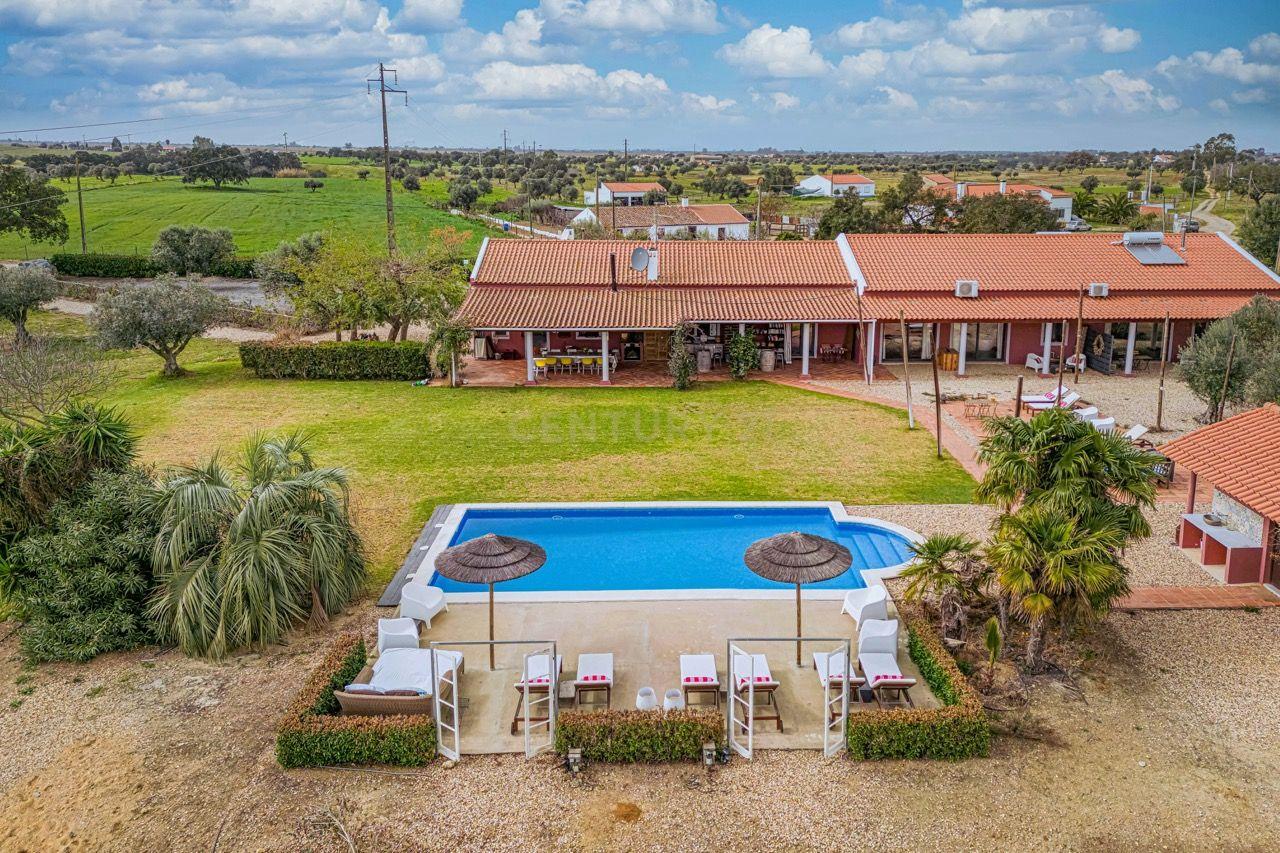 PROPRIEDADE DE FÉRIAS DOS SONHOS À VENDA NO ALENTEJO, PORTUGAL - Image 1