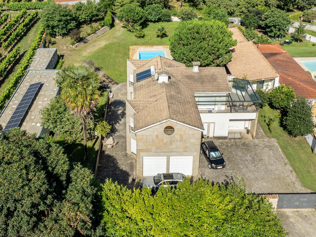Moradia com Piscina e Jardim - Felgueiras - Image 7