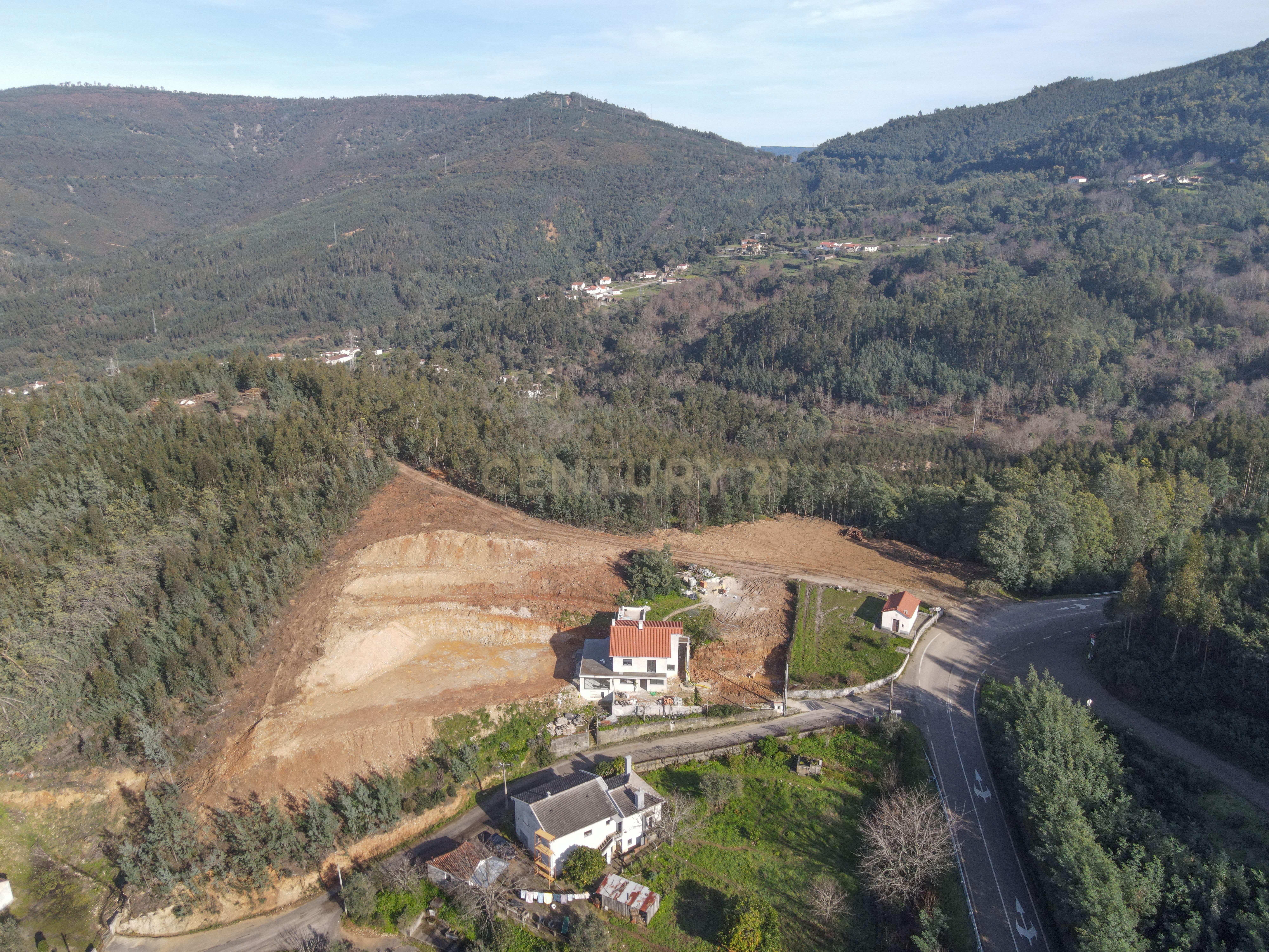 Terreno com projeto em execução - Lousã - Image 34