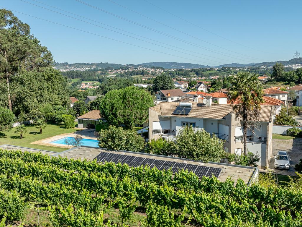 Moradia com Piscina e Jardim - Felgueiras - Image 5