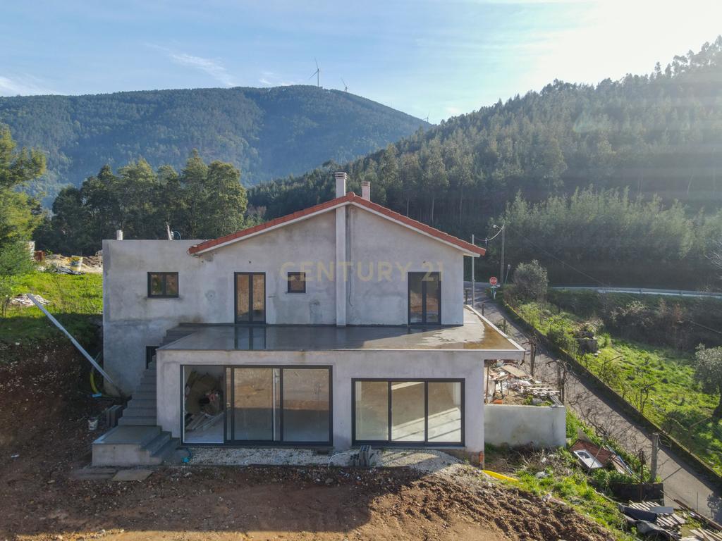 Terreno com projeto em execução - Lousã - Image 38