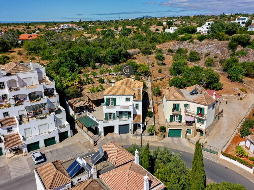 Moradia Isolada T4 na Colina da Asseca a Apenas 1km da Ponte Romana, no Centro de Tavira - Image 5