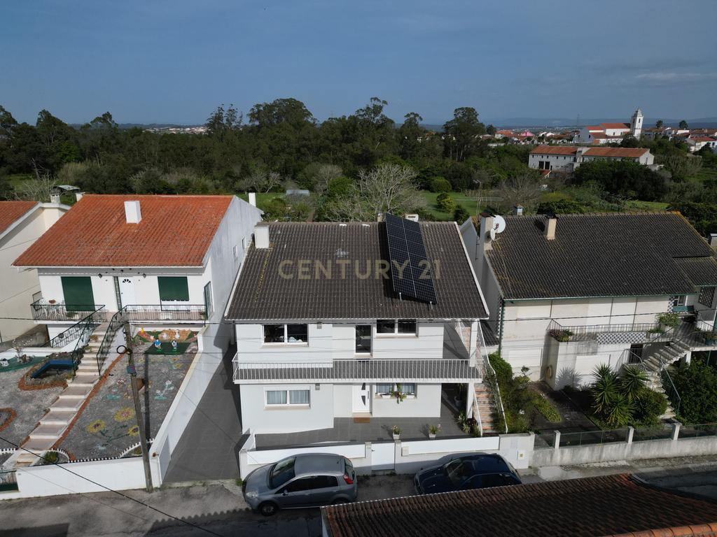 Moradia T8 com piso térreo adaptado, pátio interior, churrasqueira, jardim e horta no Paião, Figueira da Foz - Image 12