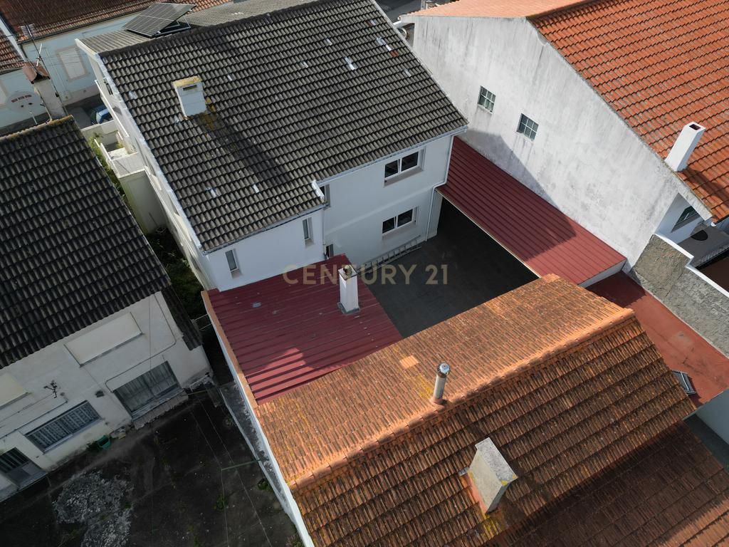 Moradia T8 com piso térreo adaptado, pátio interior, churrasqueira, jardim e horta no Paião, Figueira da Foz - Image 14