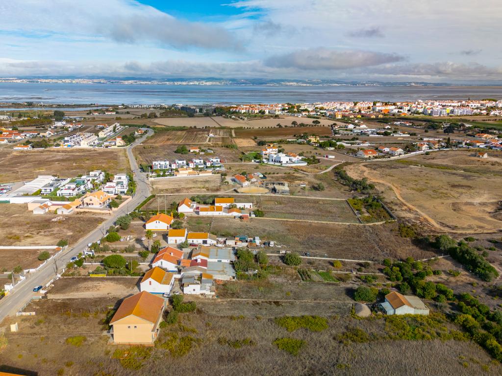 Moradia com terreno misto em Alcochete com Viabilidade para 5 Moradias - Image 20