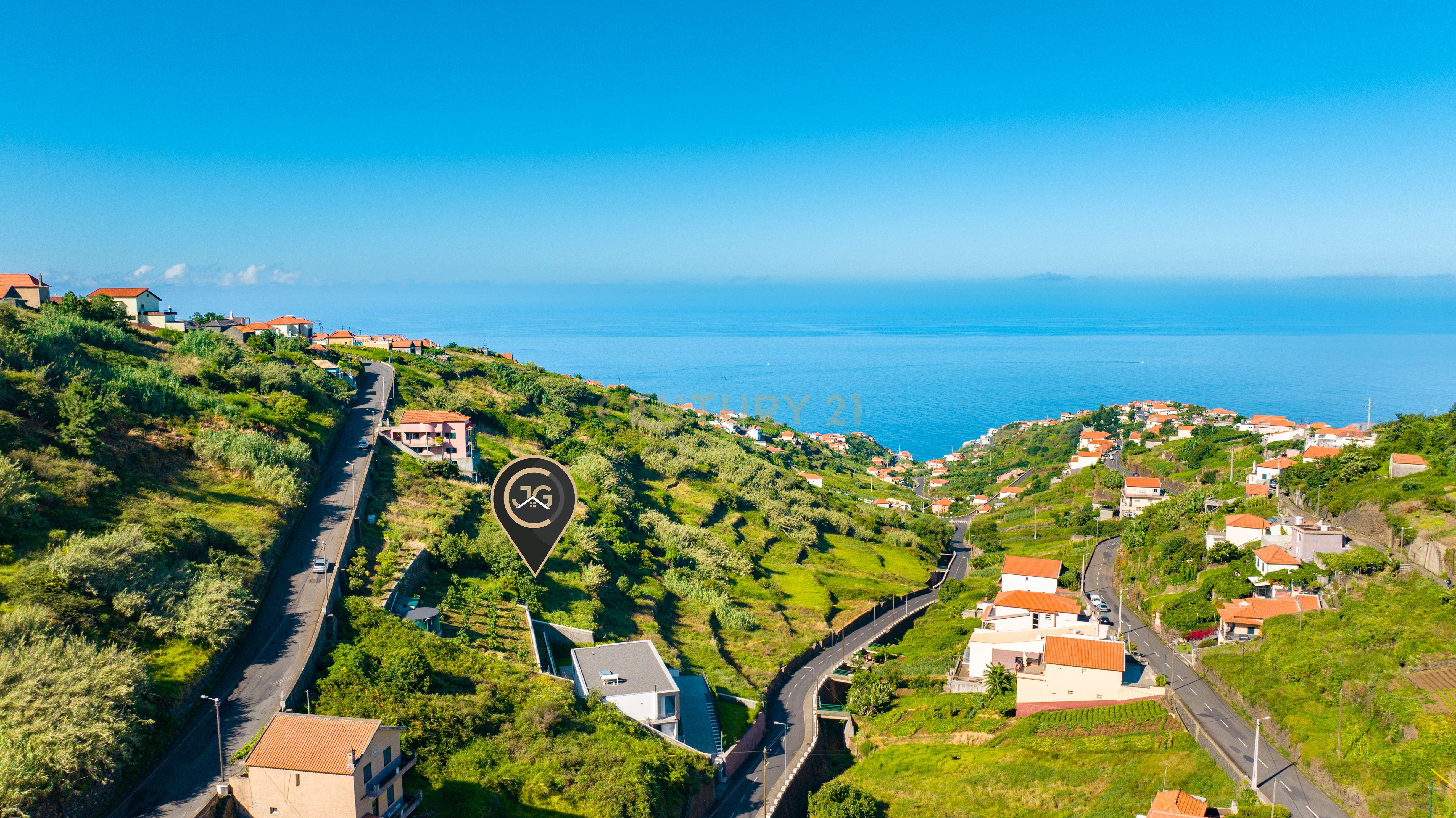 Land for sale in Calheta (Madeira), Portugal — €180,000
