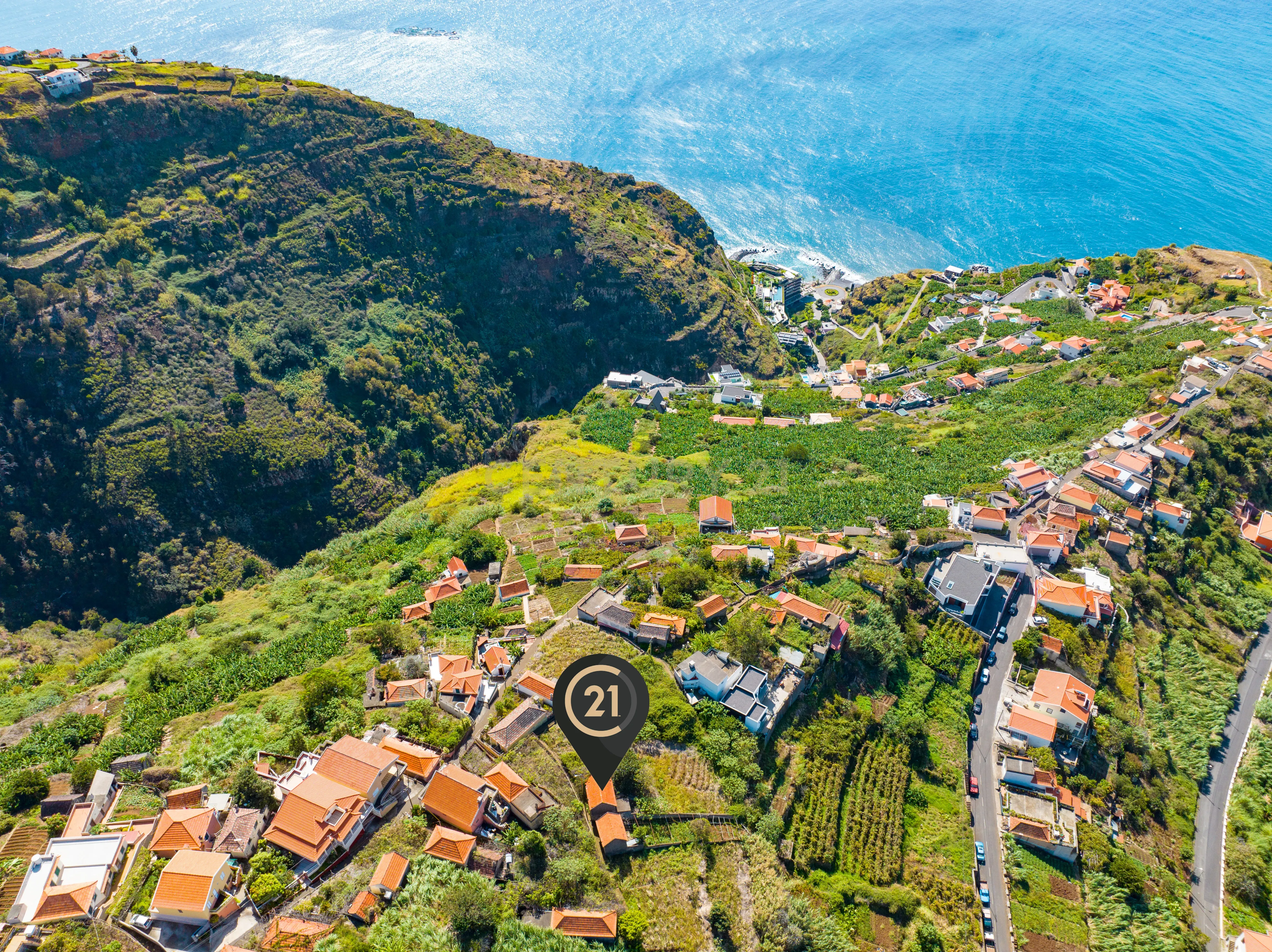 Terreno de 733 m² com Casa e Palheiro para Renovar - Calheta, Madeira - Image 5