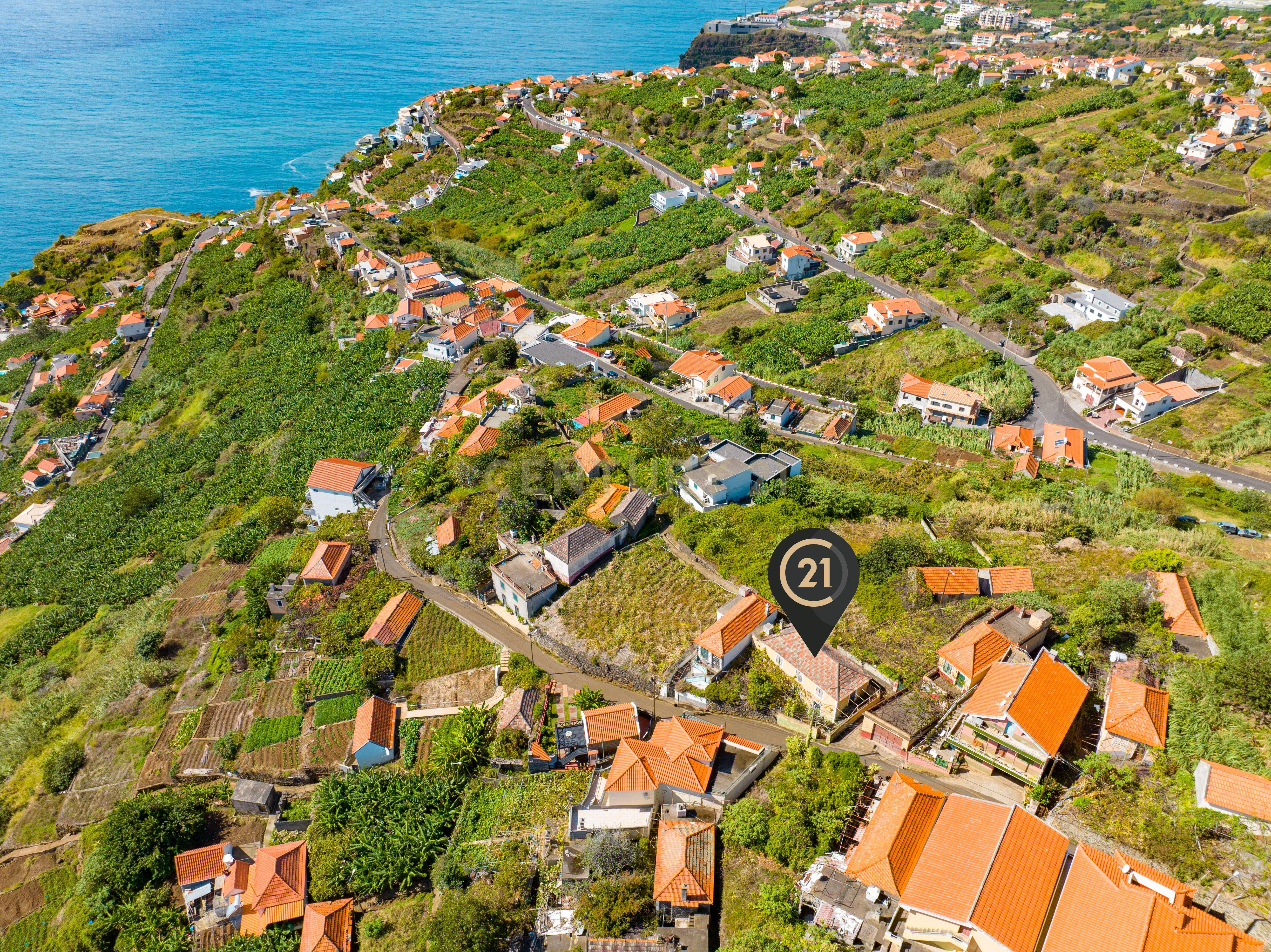 Terreno de 733 m² com Casa e Palheiro para Renovar - Calheta, Madeira - Image 9