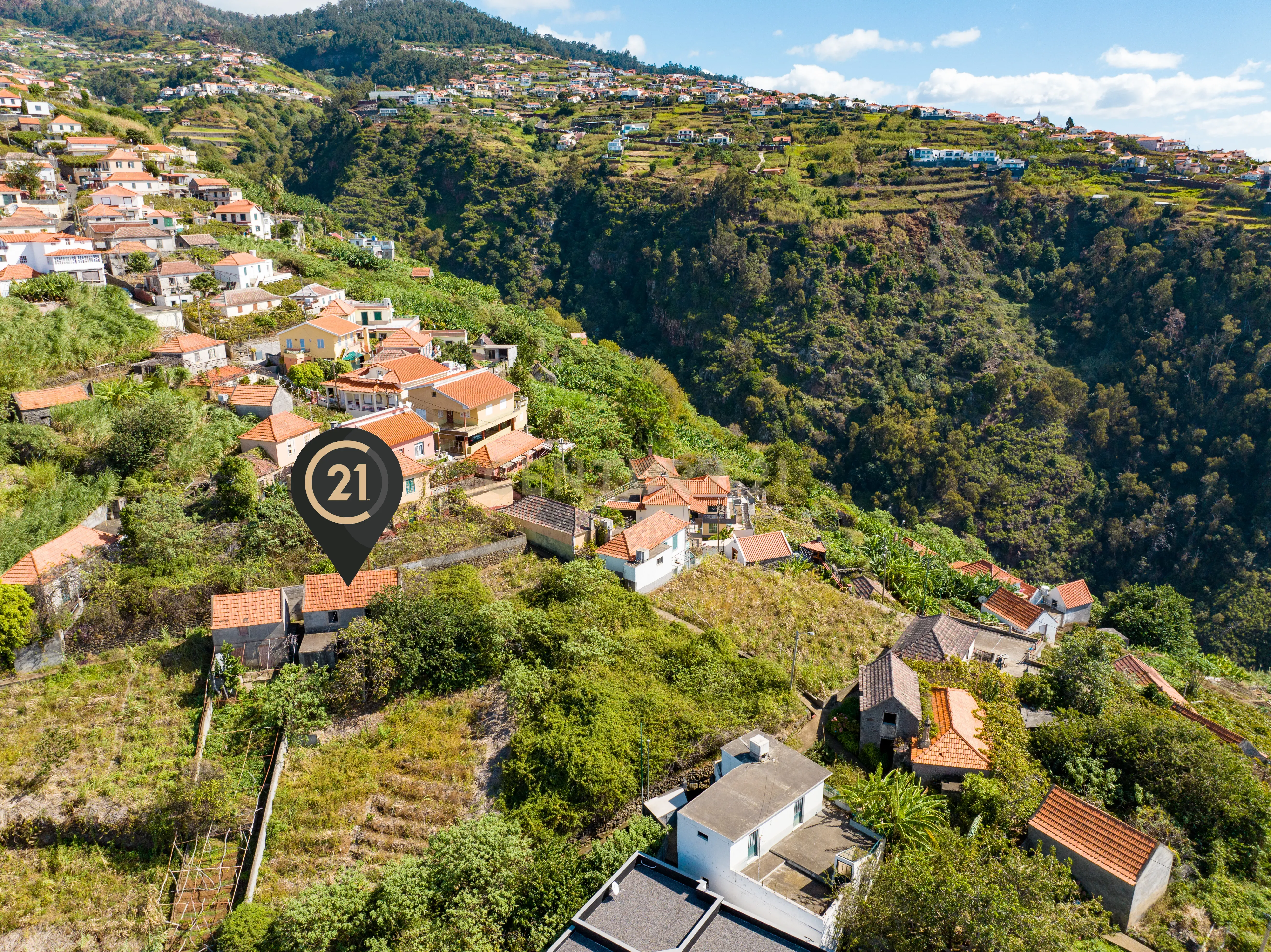 Terreno de 733 m² com Casa e Palheiro para Renovar - Calheta, Madeira - Image 10