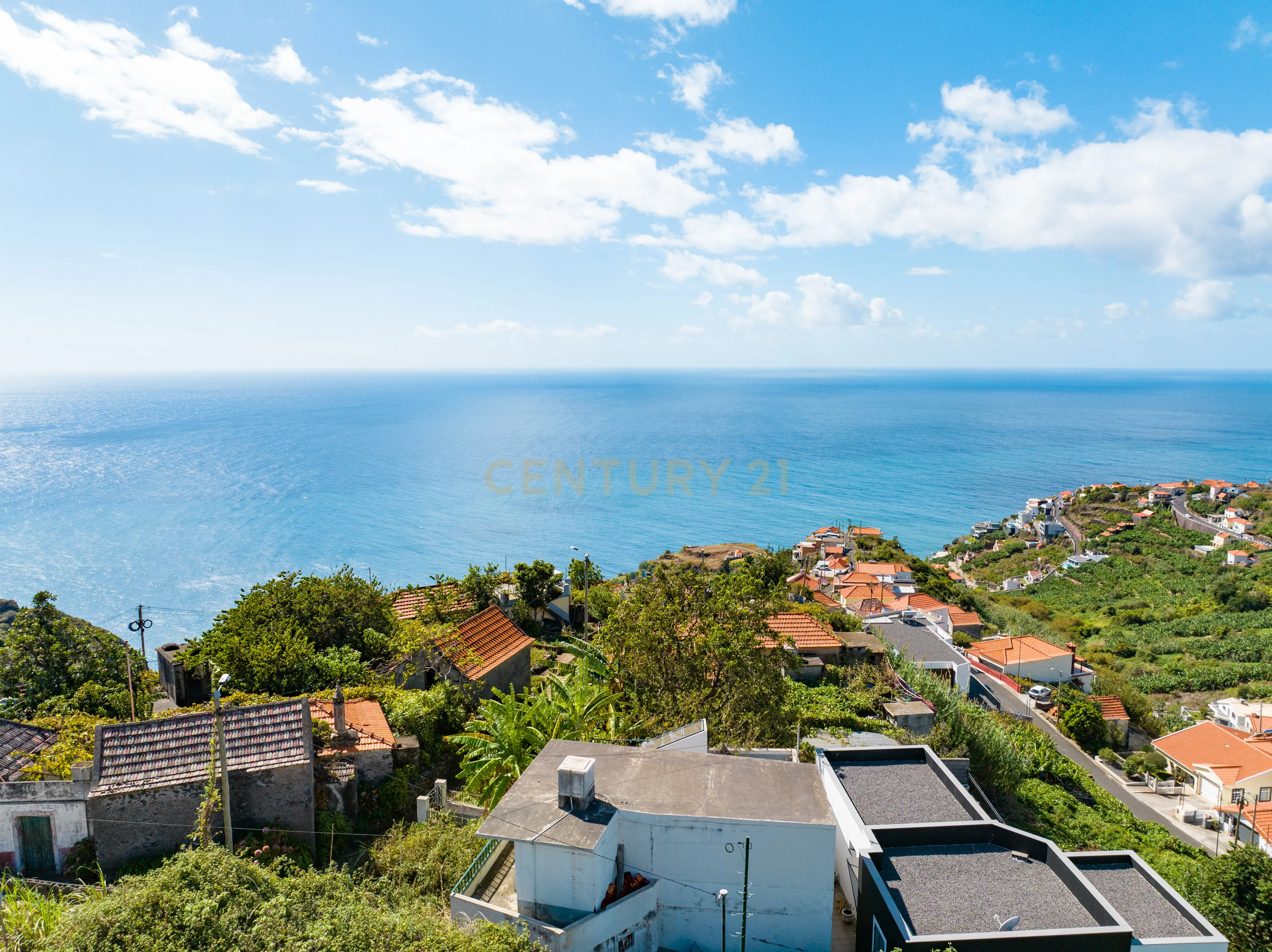 Terreno de 733 m² com Casa e Palheiro para Renovar - Calheta, Madeira - Image 11