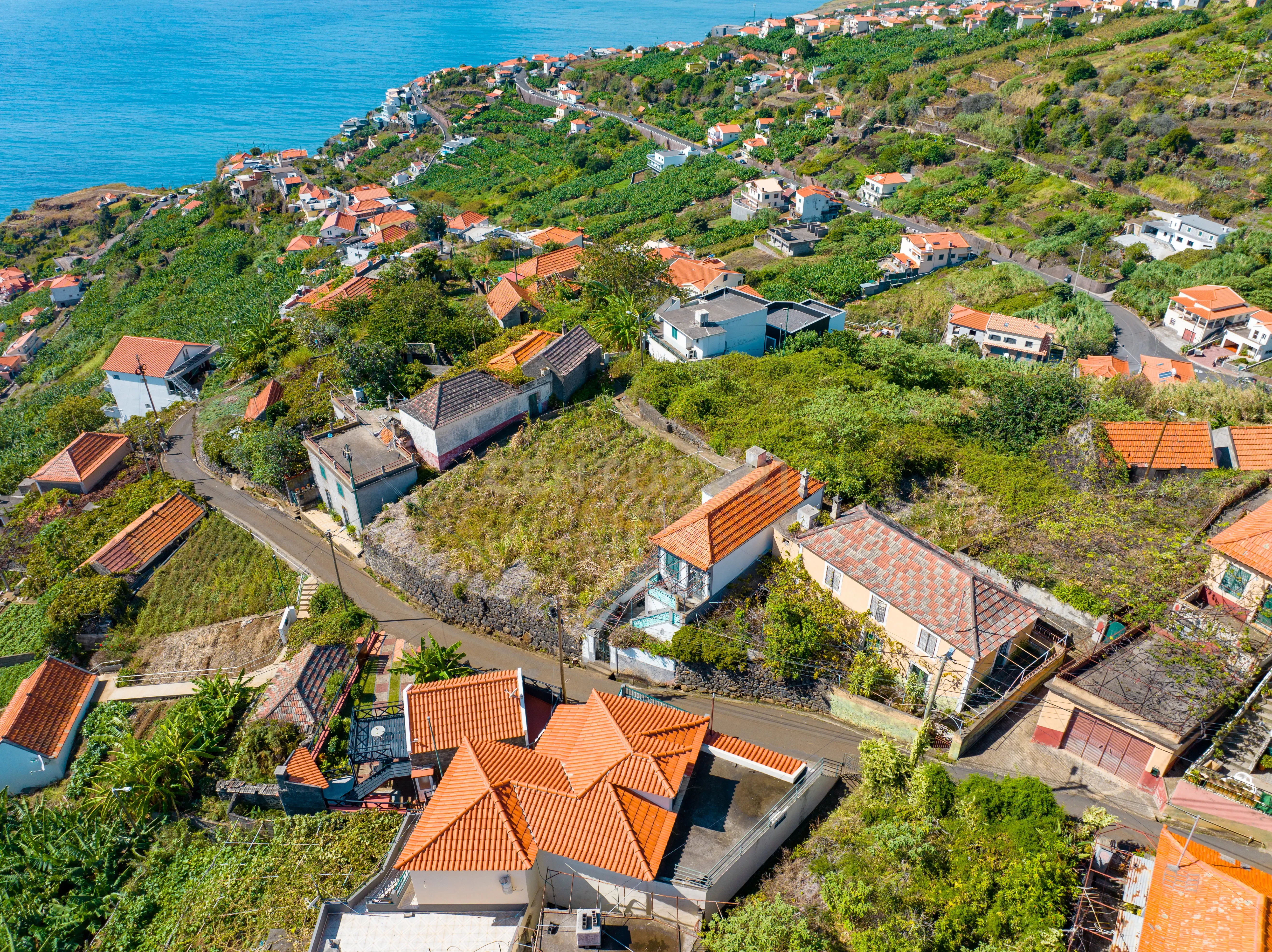 Terreno de 733 m² com Casa e Palheiro para Renovar - Calheta, Madeira - Image 8