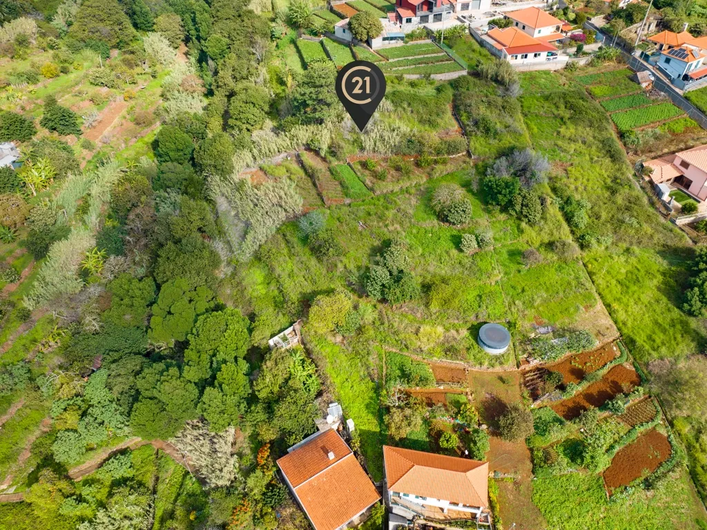 Terreno Rústico Agroflorestal de 900 m2 - Santa Cruz, Madeira - Image 1