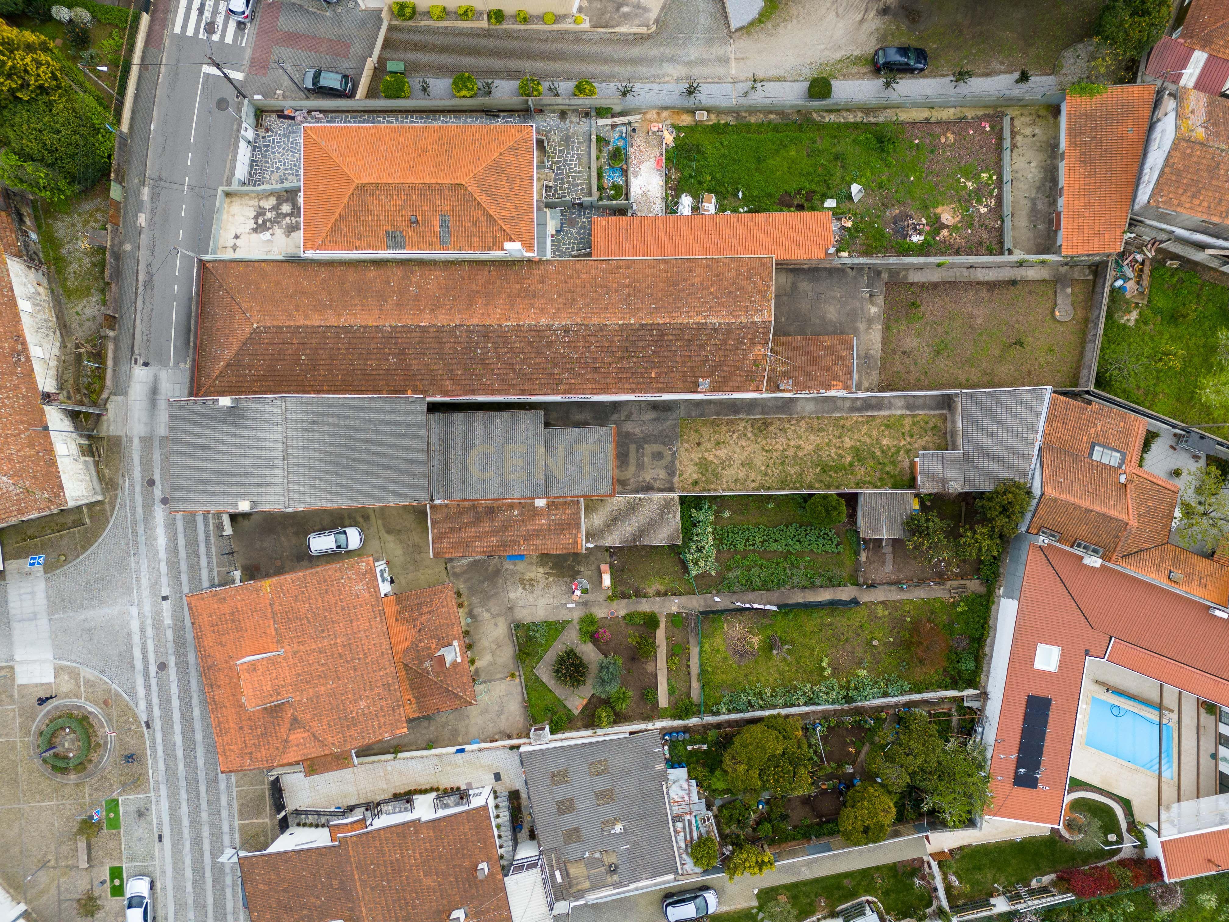 Moradia Inacabada para comércio e habitação ou duas habitações - Image 42