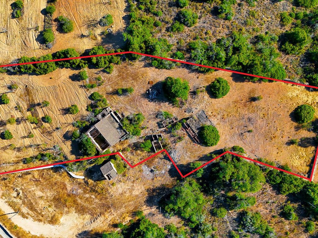 TERRENO COM RUINA PERTO DA COSTA ALGARVIA - Image 4