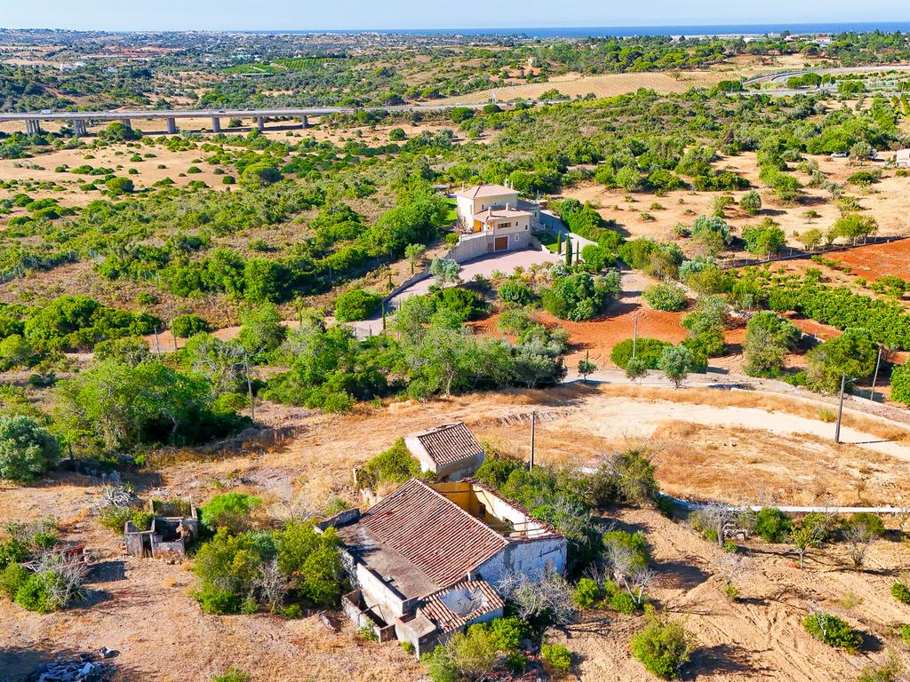 TERRENO COM RUINA PERTO DA COSTA ALGARVIA - Image 9