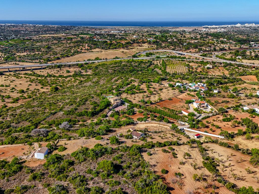 TERRENO COM RUINA PERTO DA COSTA ALGARVIA - Image 1
