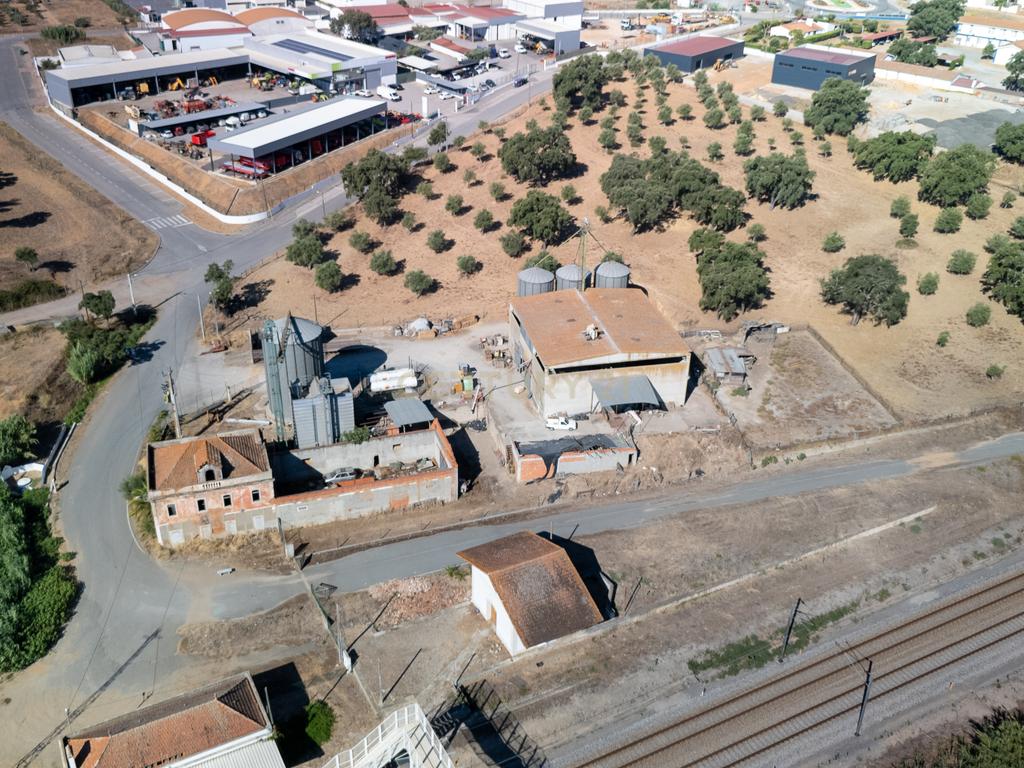 Armazém com negócio de secagem de cereais em funcionamento em Santiago do Cacém - Alvalade do Sado - Image 12