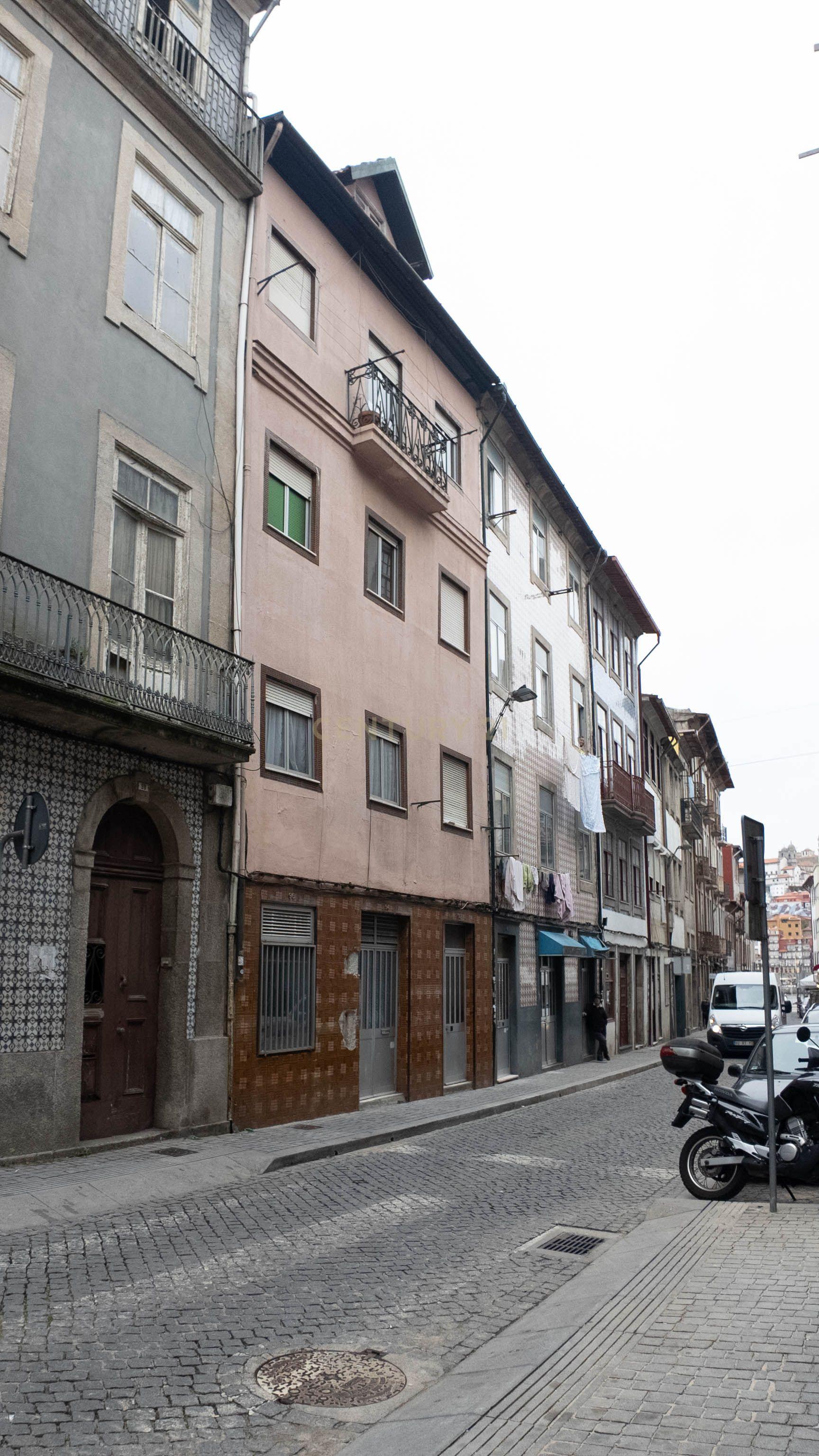 Prédio para Venda em Zona ARU – Vila Nova de Gaia | Excelente Oportunidade para Alojamento Local - Image 9