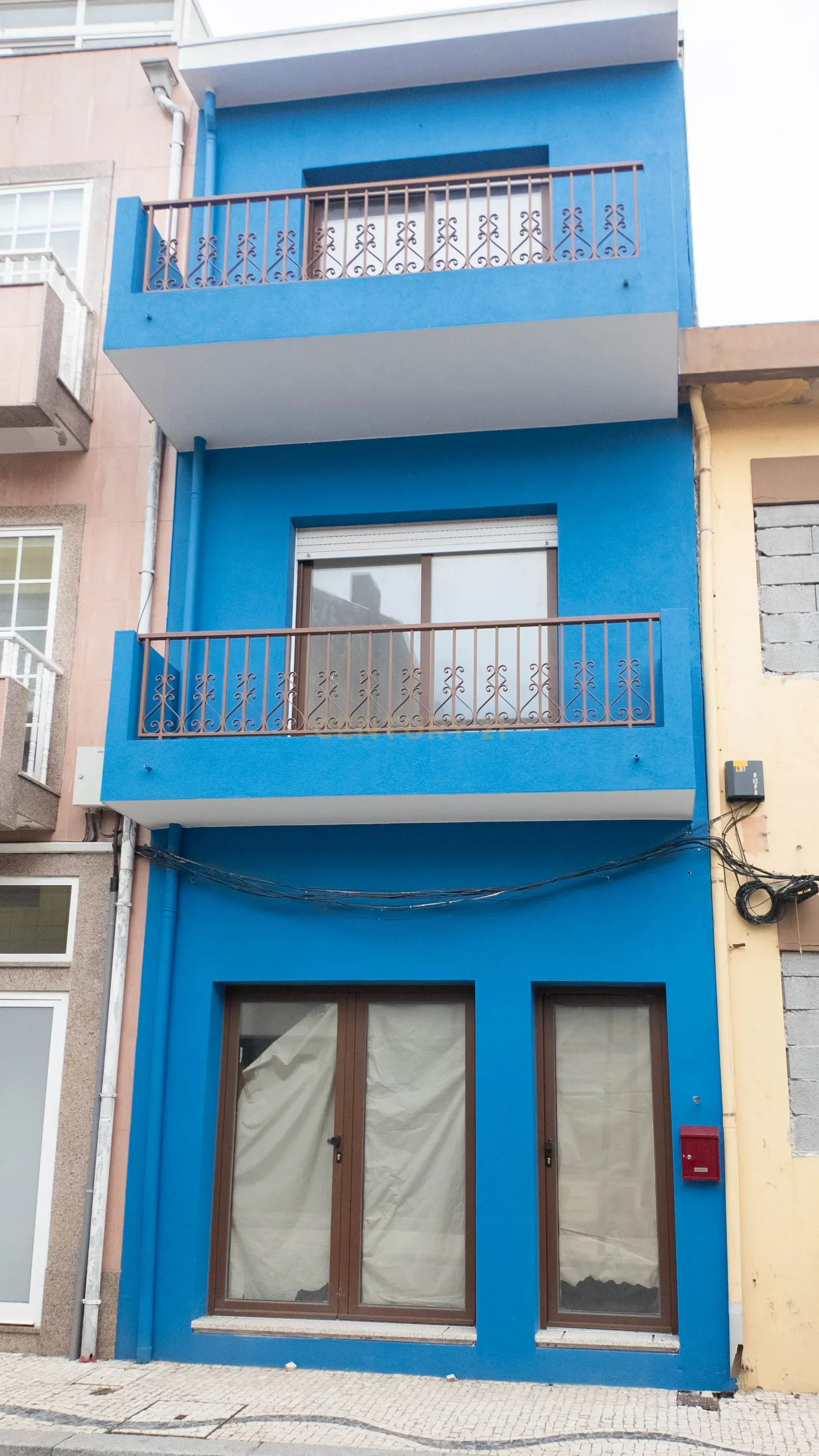 Moradia com 3 pisos 2ª linha mar em Vila do Conde - Image 1