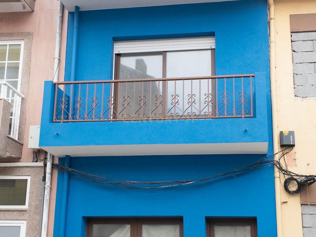 Moradia com 3 pisos 2ª linha mar em Vila do Conde - Image 1
