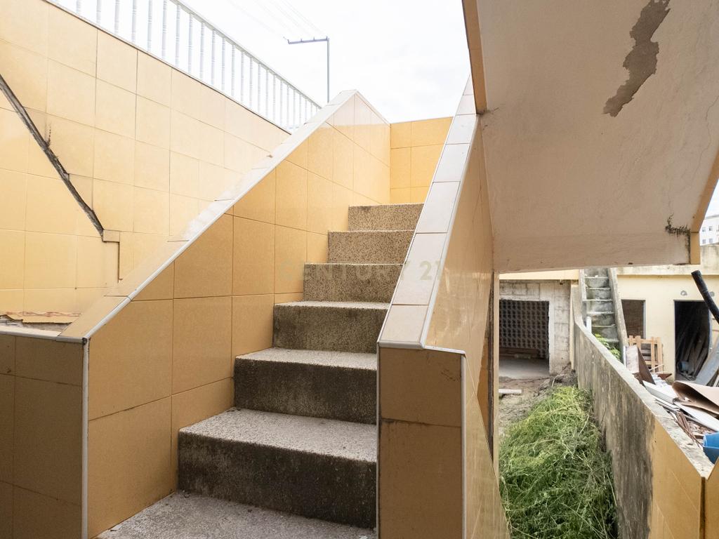 Moradia com 3 pisos 2ª linha mar em Vila do Conde - Image 34