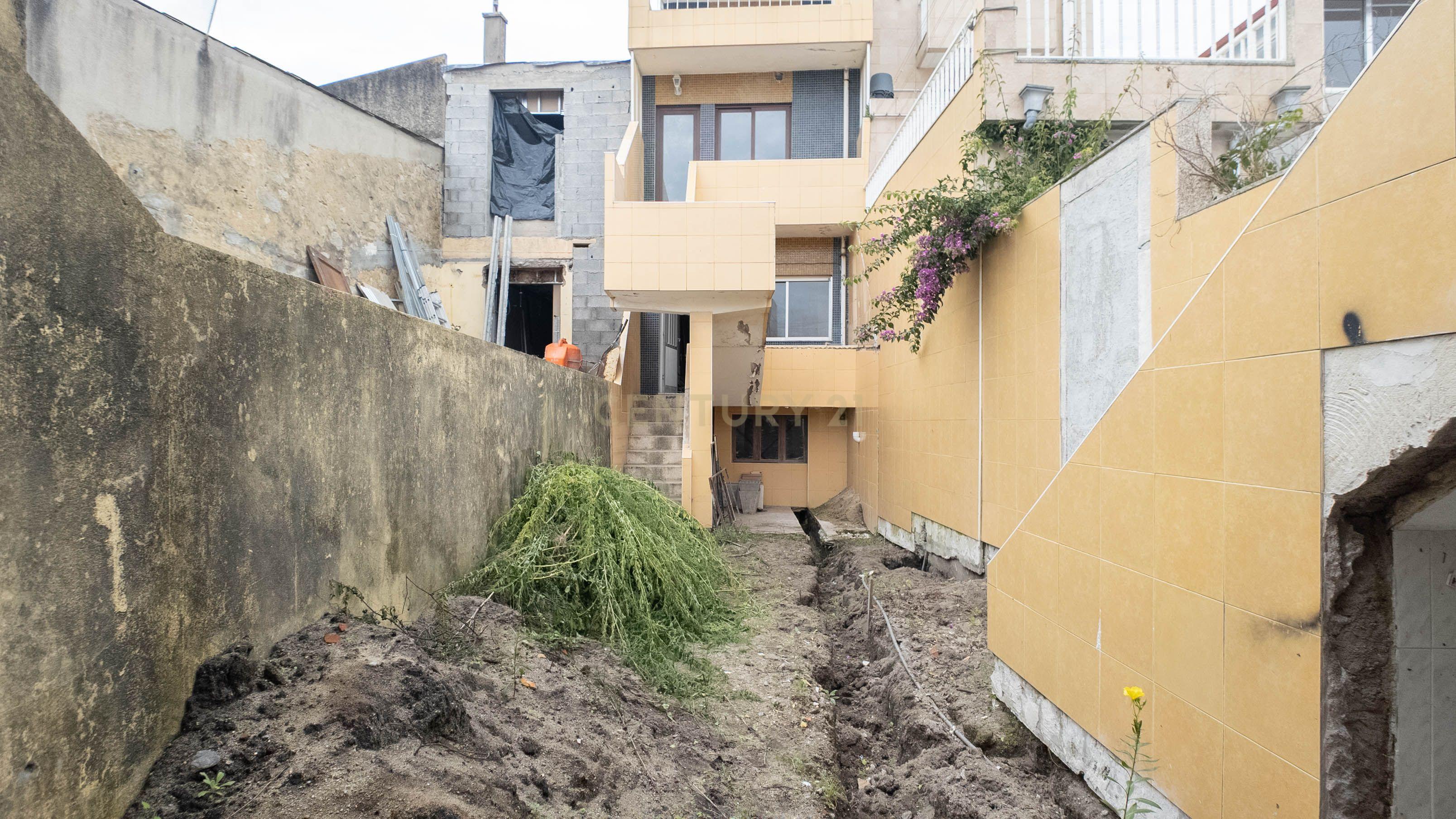 Moradia com 3 pisos 2ª linha mar em Vila do Conde - Image 33