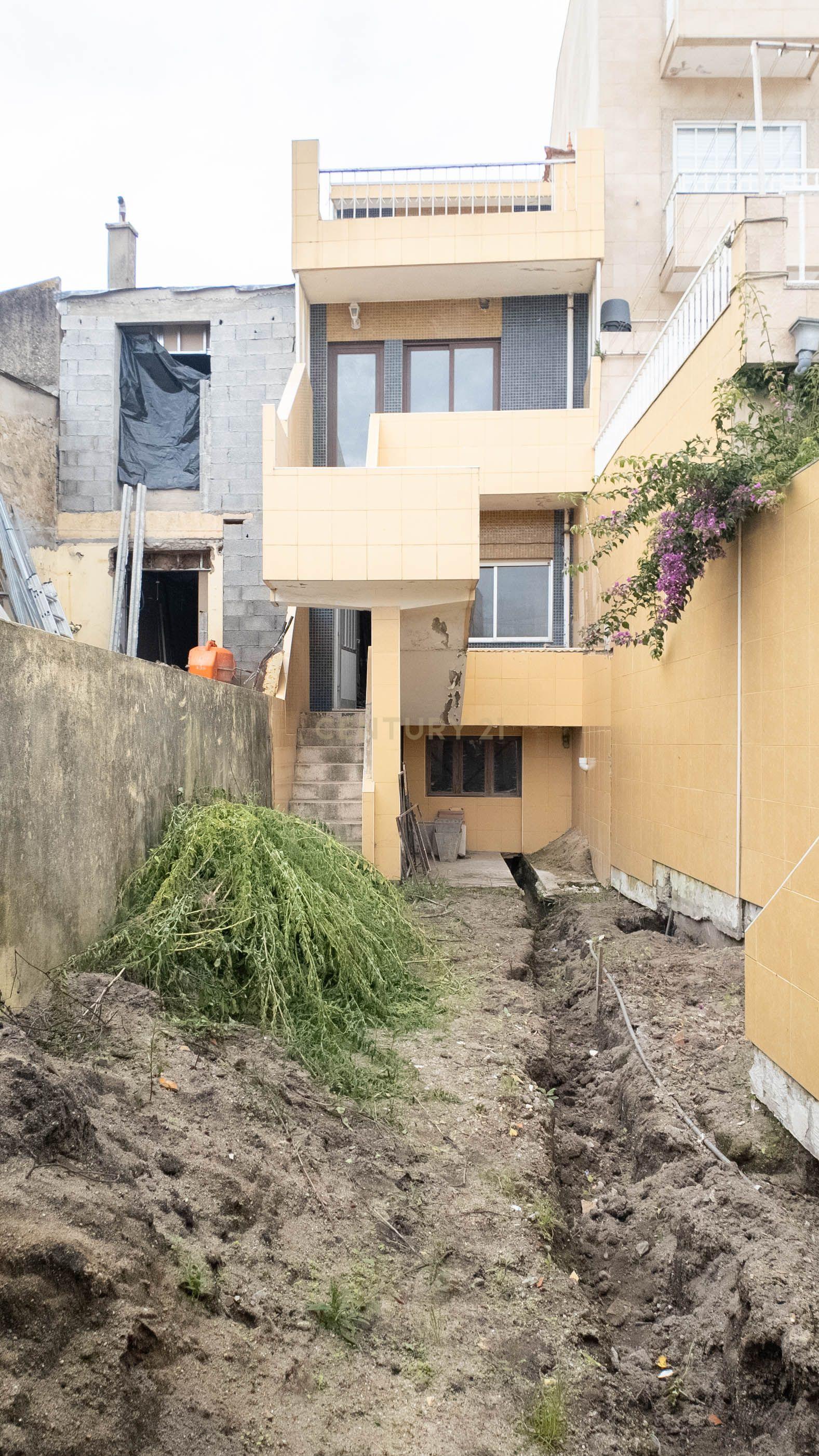 Moradia com 3 pisos 2ª linha mar em Vila do Conde - Image 35