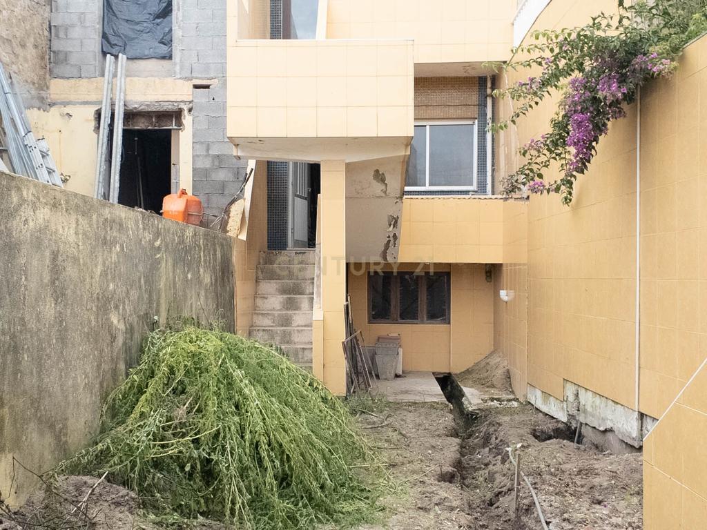 Moradia com 3 pisos 2ª linha mar em Vila do Conde - Image 35