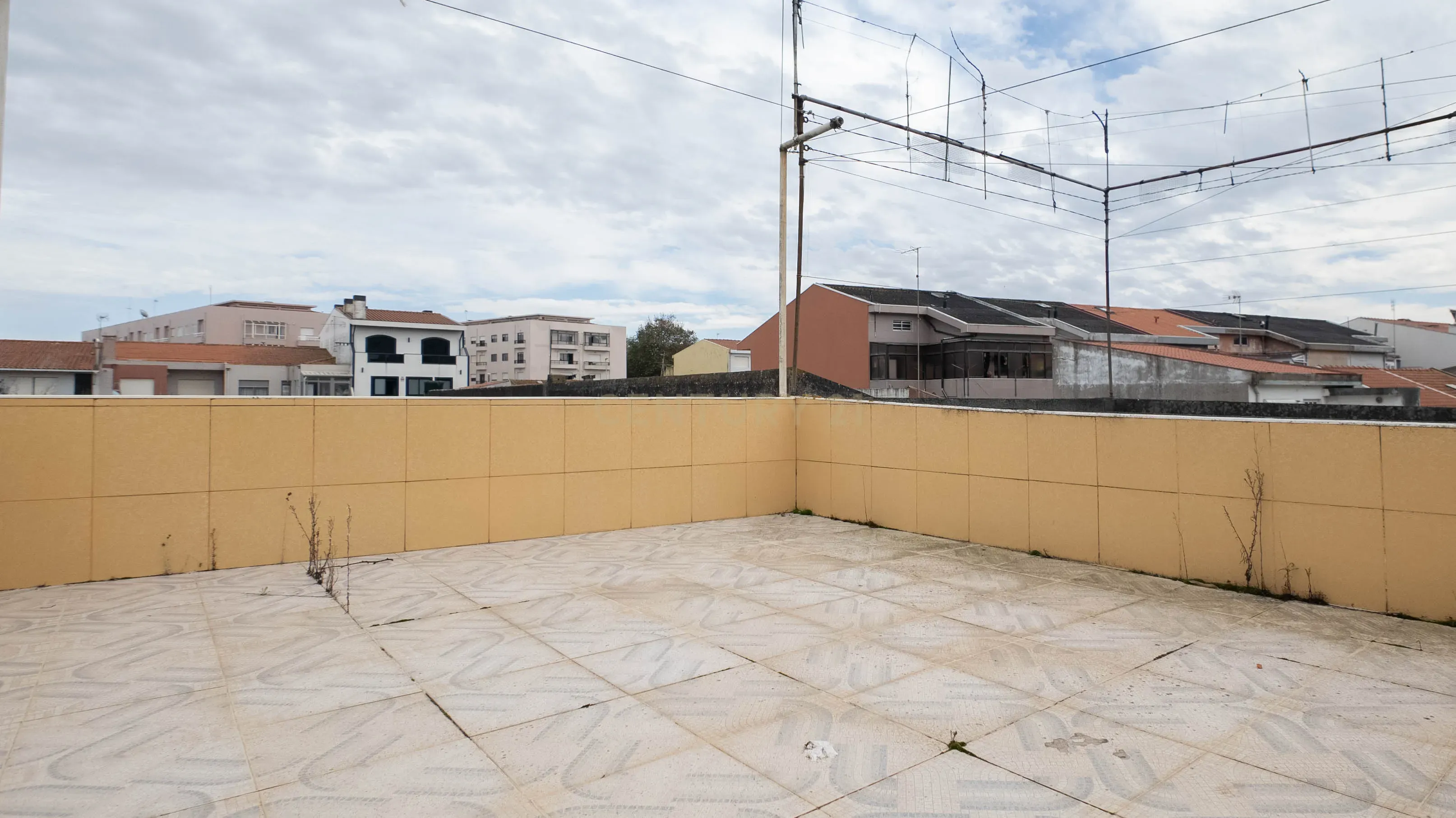 Moradia com 3 pisos 2ª linha mar em Vila do Conde - Image 32