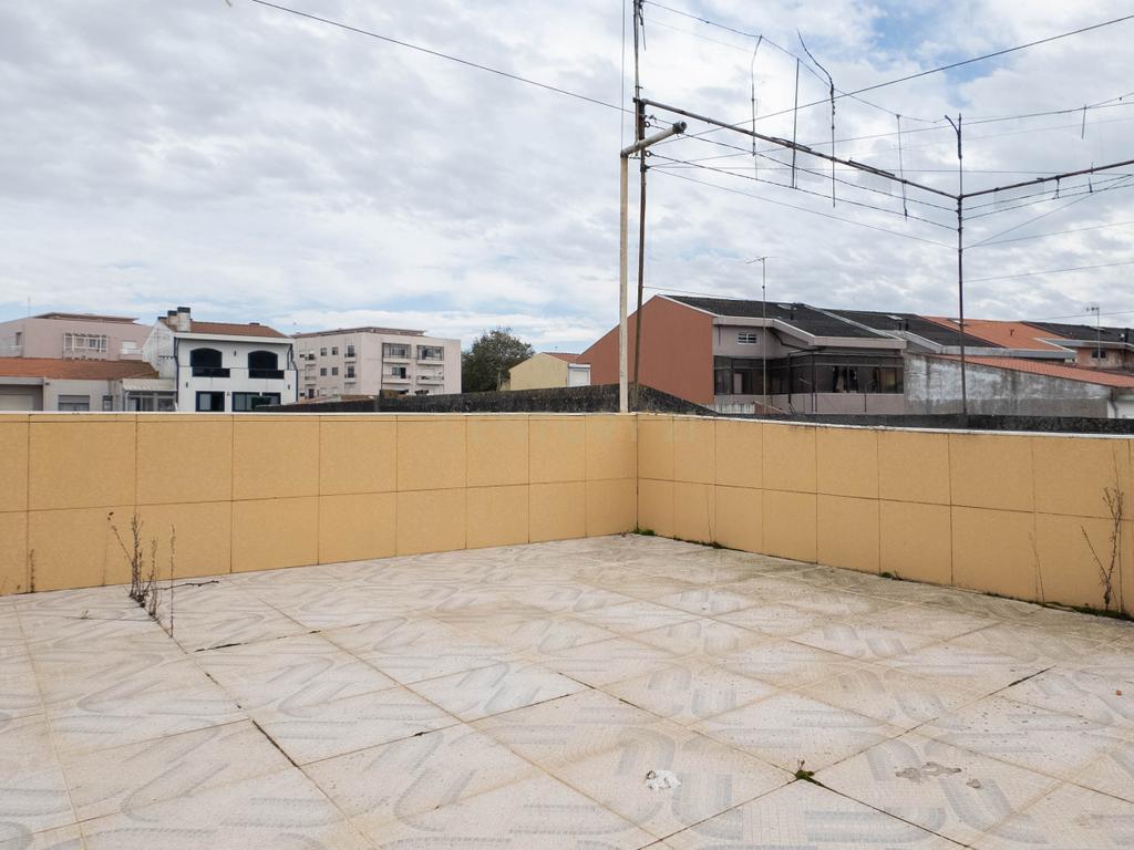 Moradia com 3 pisos 2ª linha mar em Vila do Conde - Image 32