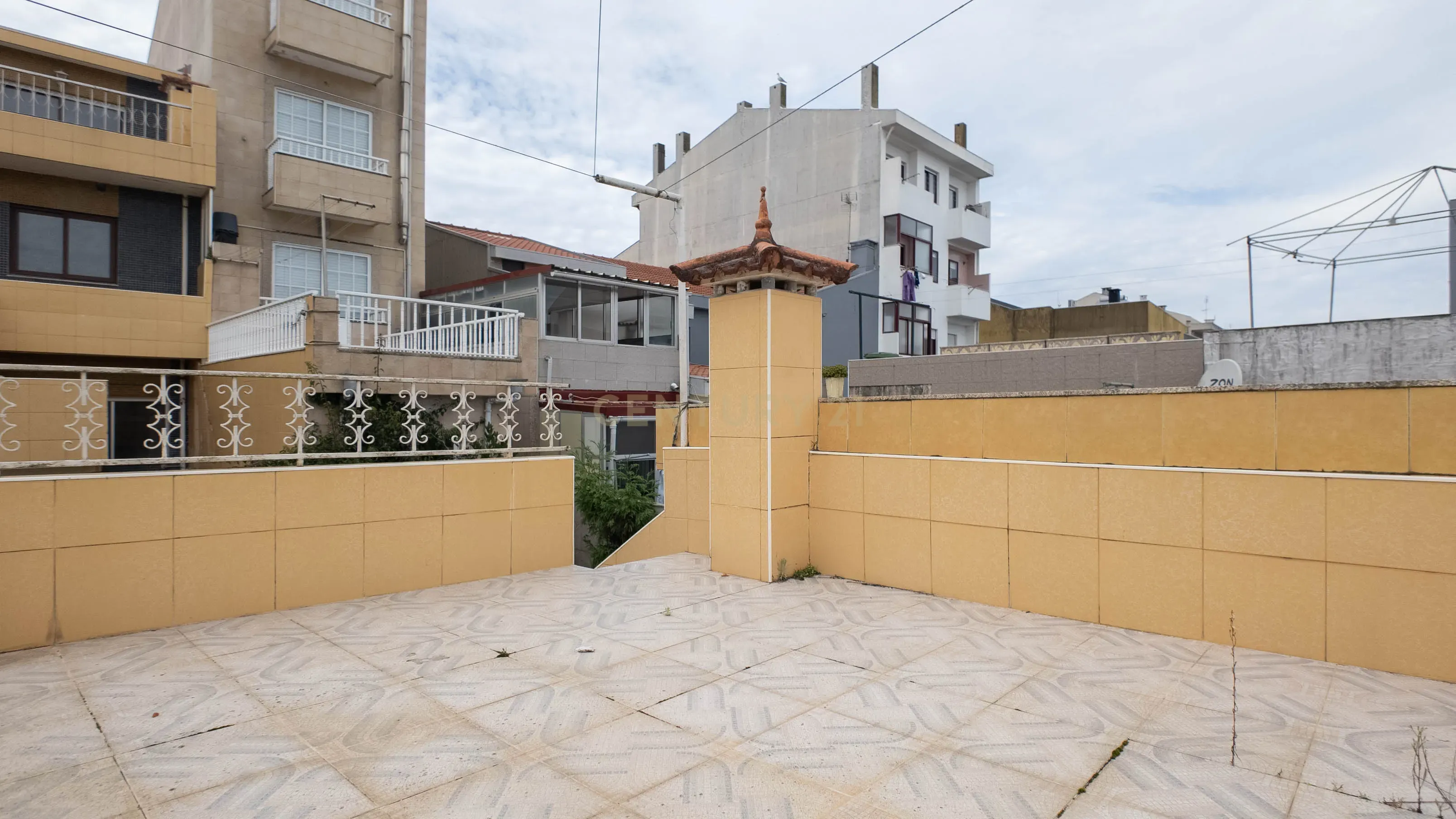 Moradia com 3 pisos 2ª linha mar em Vila do Conde - Image 31