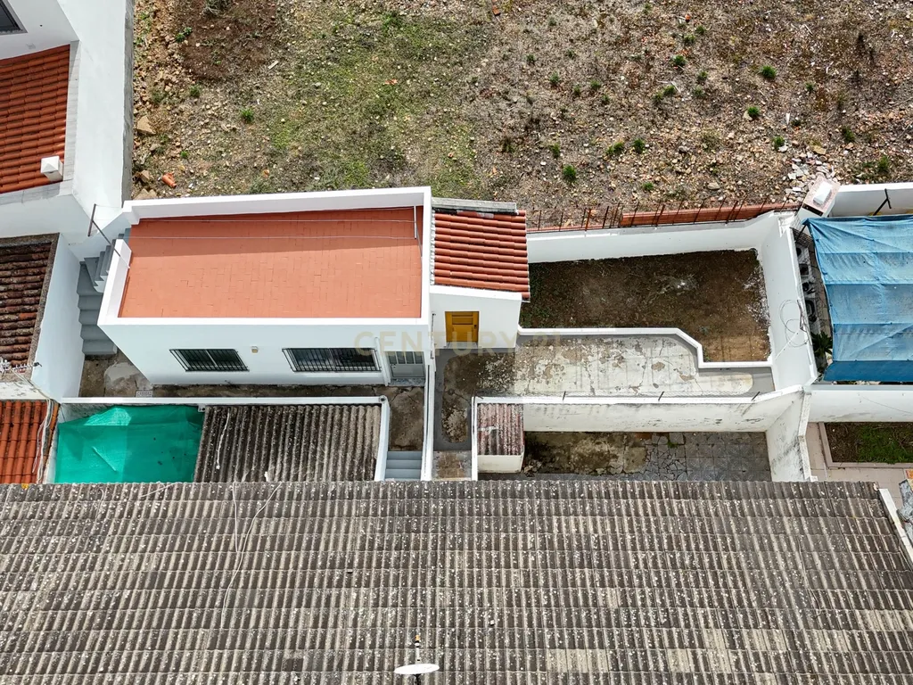 Andar de Moradia T2 em Nossa Senhora das Neves. - Image 31