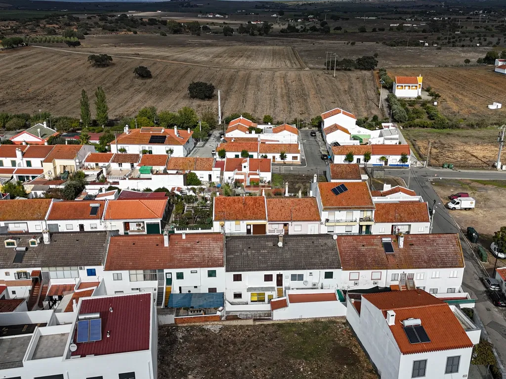 Andar de Moradia T2 em Nossa Senhora das Neves. - Image 30