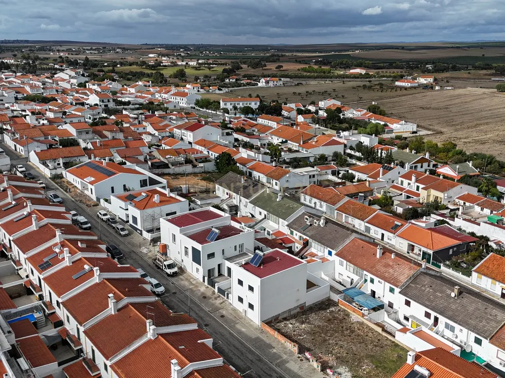 Andar de Moradia T2 em Nossa Senhora das Neves. - Image 38