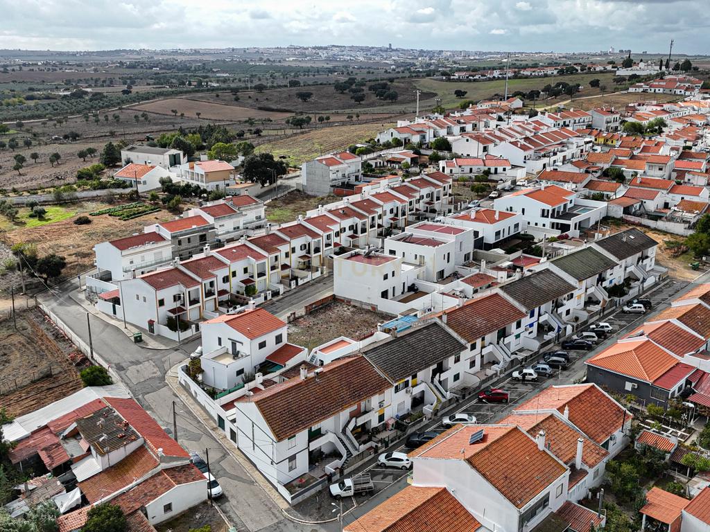 Andar de Moradia T2 em Nossa Senhora das Neves. - Image 33