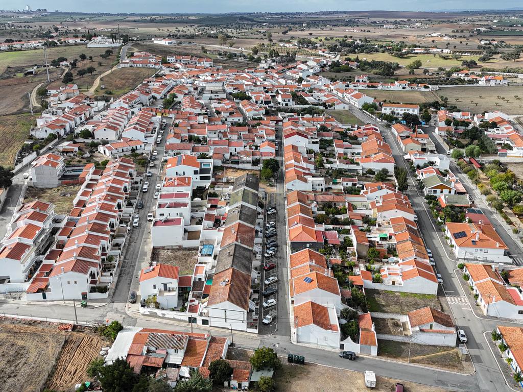 Andar de Moradia T2 em Nossa Senhora das Neves. - Image 37