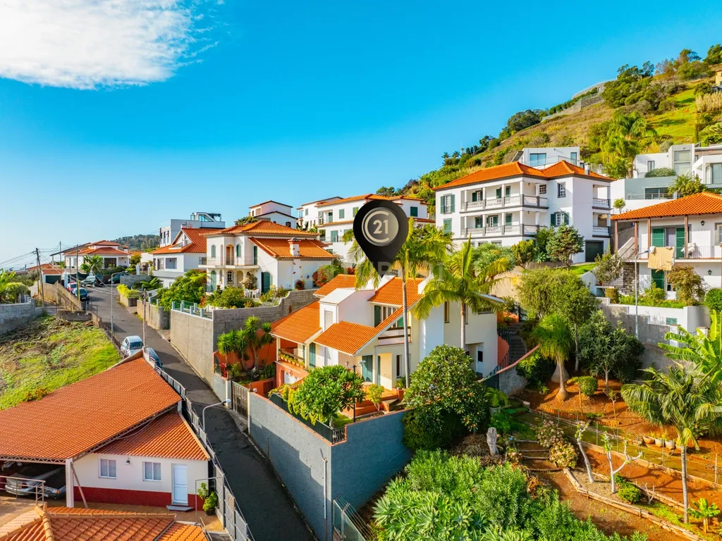 Fantástica moradia T4 no Funchal para quem procura um estilo de vida relaxante e de qualidade na ilha da Madeira.🏡 - Image 25
