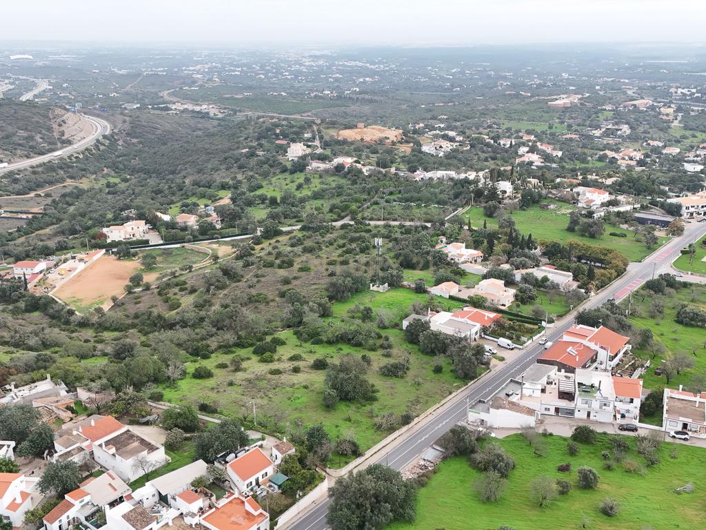 Terreno Urbano de 3290 m2 com PIP aprovado pra Moradia de Luxo na Estrada Vale Formosa, Almancil , Algarve - Image 9
