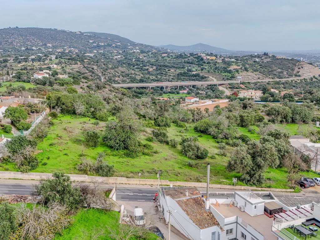 Terreno Urbano de 3290 m2 com PIP aprovado pra Moradia de Luxo na Estrada Vale Formosa, Almancil , Algarve - Image 6
