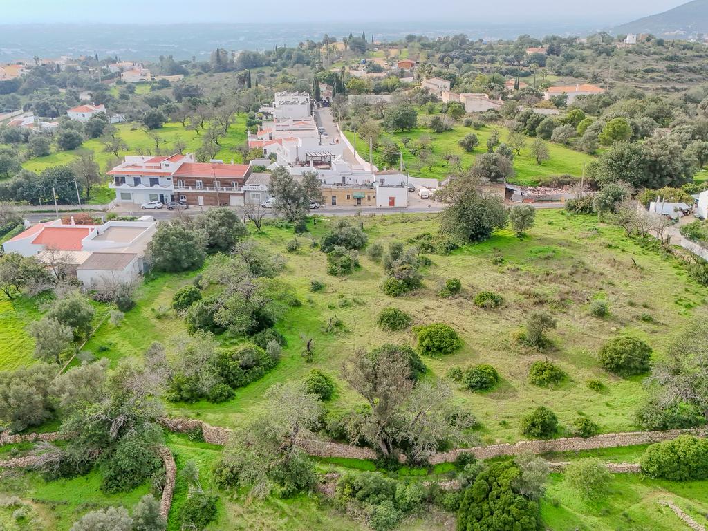 Terreno Urbano de 3290 m2 com PIP aprovado pra Moradia de Luxo na Estrada Vale Formosa, Almancil , Algarve - Image 11