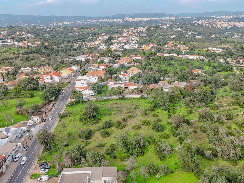 Terreno Urbano de 3290 m2 com PIP aprovado pra Moradia de Luxo na Estrada Vale Formosa, Almancil , Algarve - Image 13