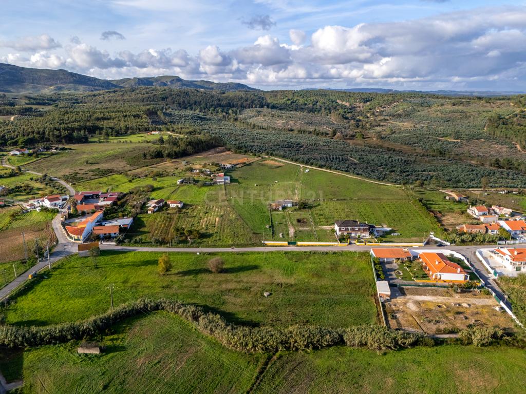 Moradia Típica Portuguesa com Jardim e Terrenos Privados – Alcoentre, Azambuja - Image 49